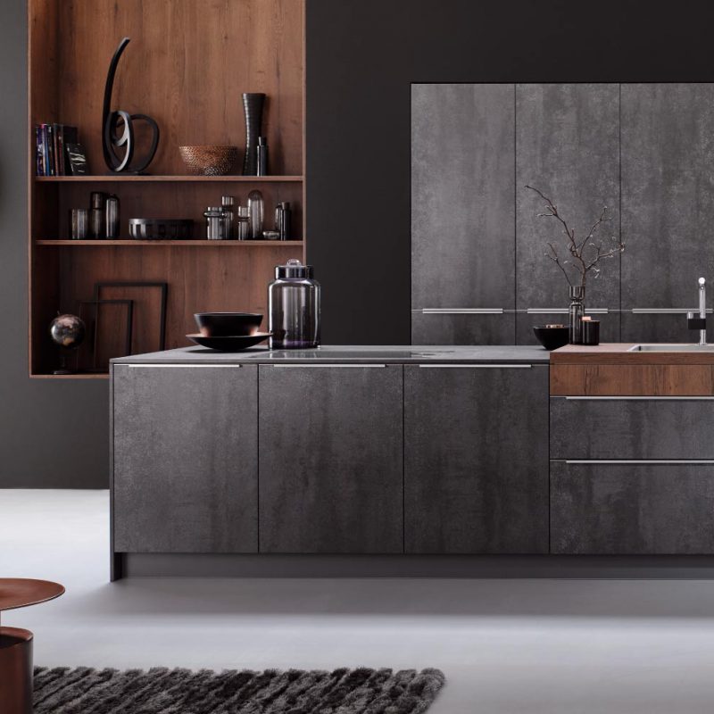 An iron grey gespiegelt German kitchen
