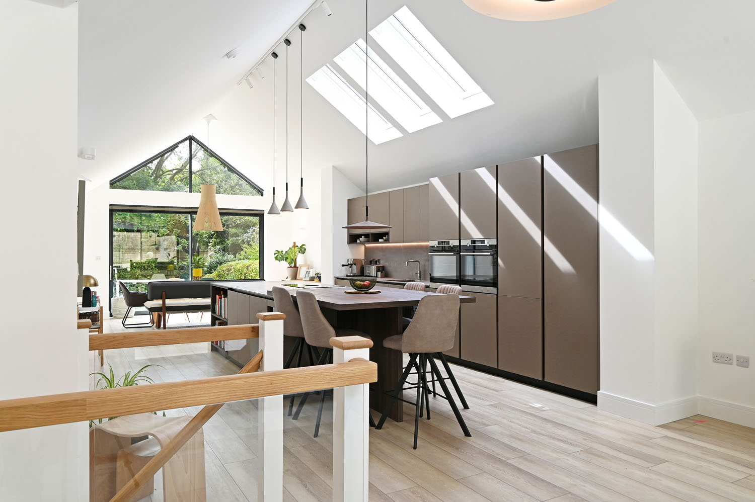 picture of a large special kitchen designed by Karl Benz