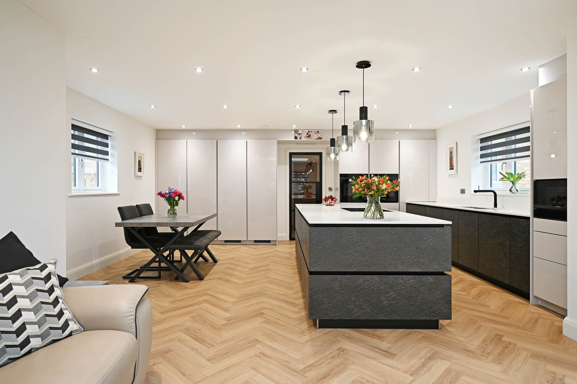 minimalist kitchen - Karl Benz